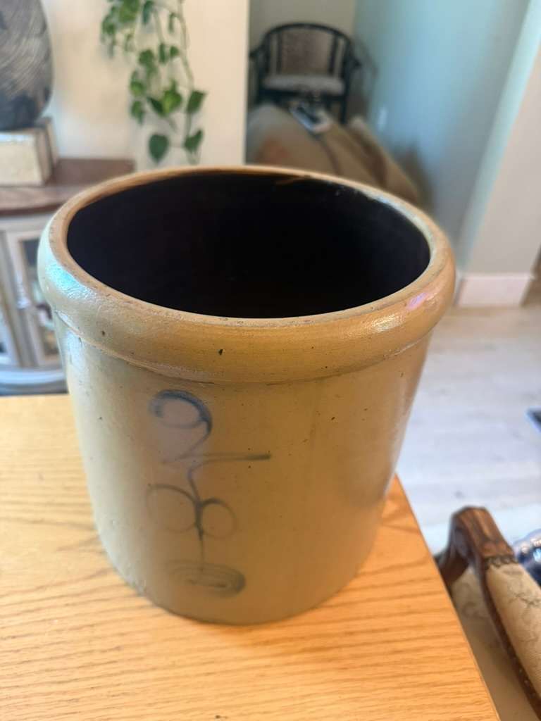 Red Wing 2 gallon crock, Image 1.