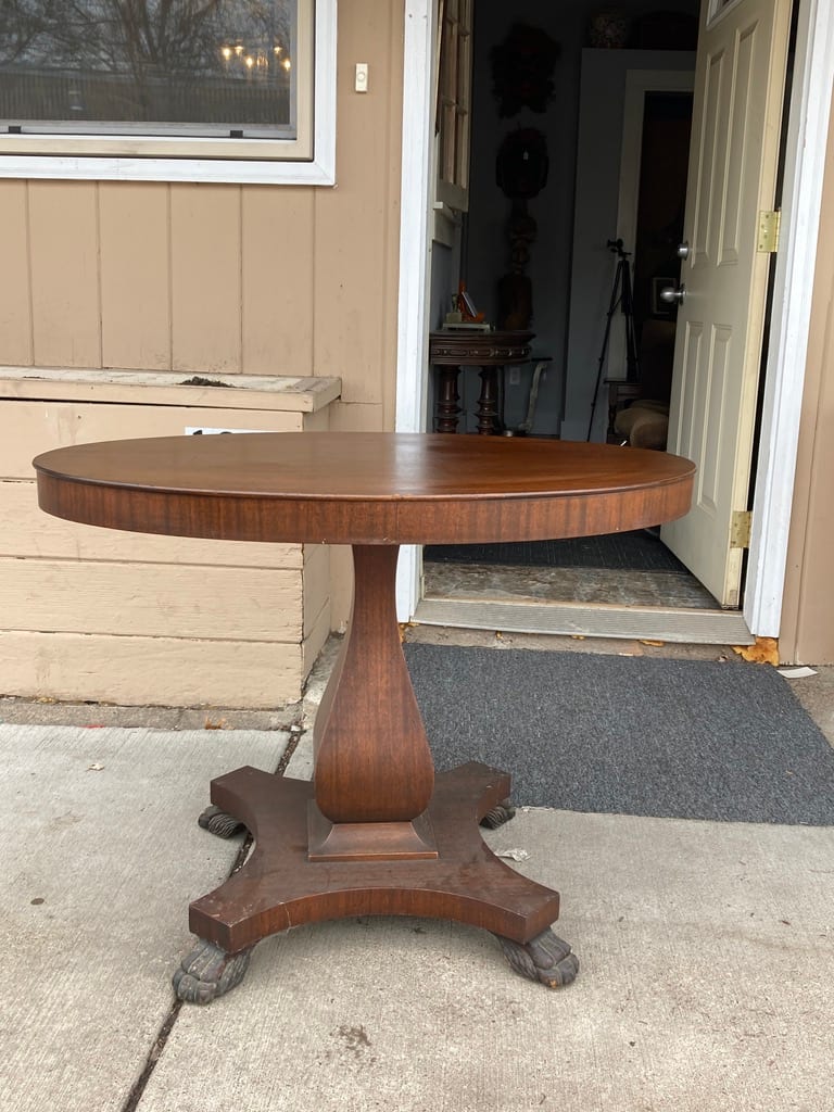 Oval empire entry table 