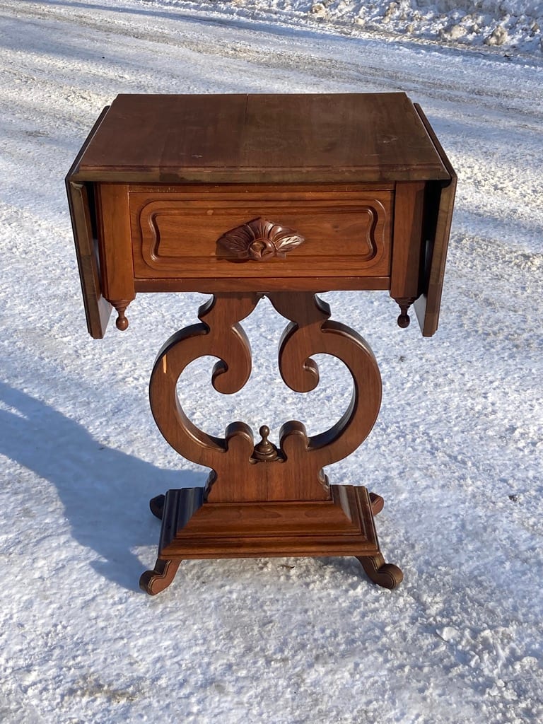 Drop leaf walnut lamp table 