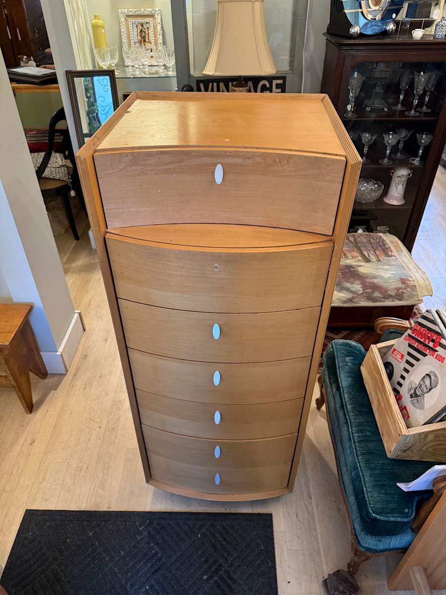 Narrow tall dresser, Image 1.