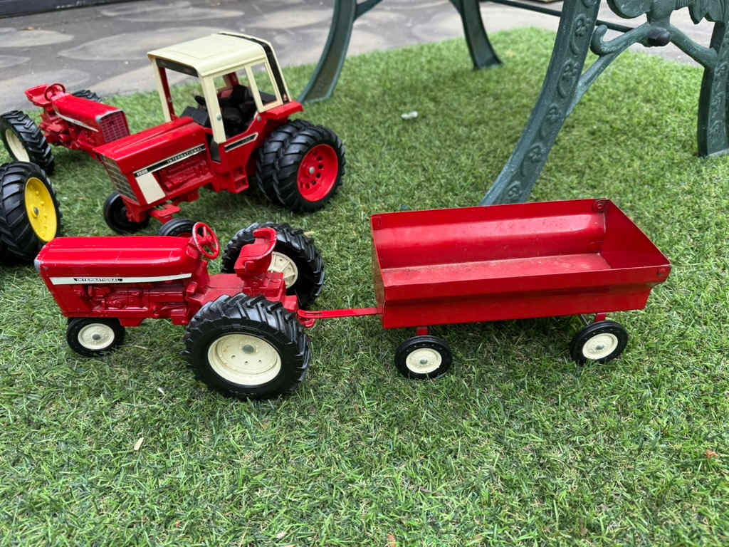 ERTL International toy tractor with trailor 