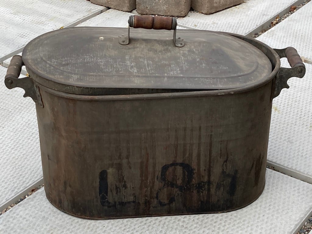 Copper tub with lid, Image 1.
