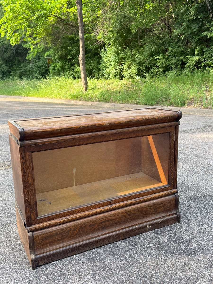 Globe Werneke oak bookcase, Image 1.