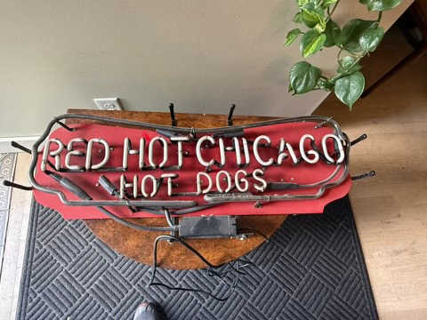 Hot dog beer neon sign, Image 1.