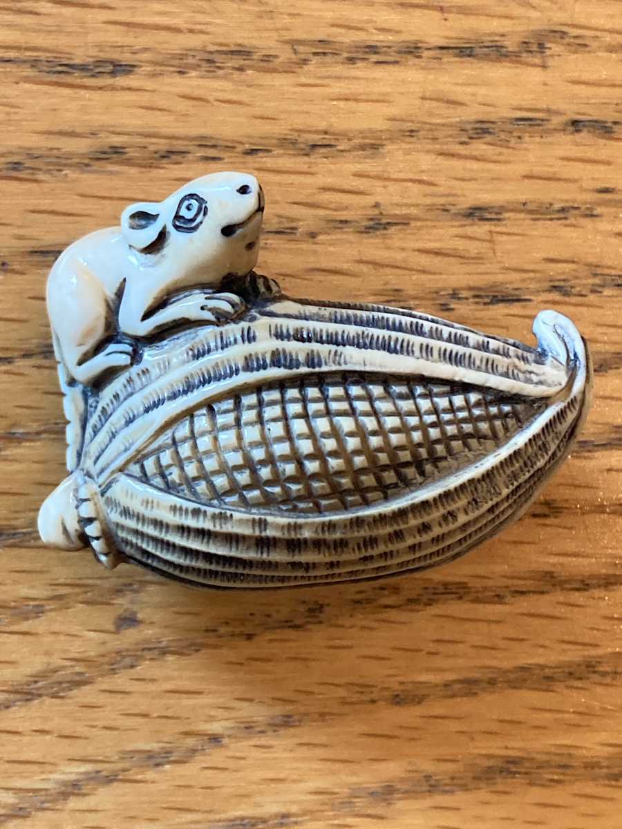 carved ivory netsuke, Image 3.