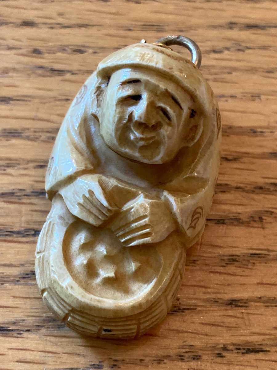 carved ivory netsuke, Image 4.