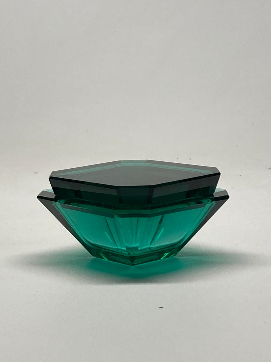 Emerald green Art Deco hand cut polished covered ring dish 