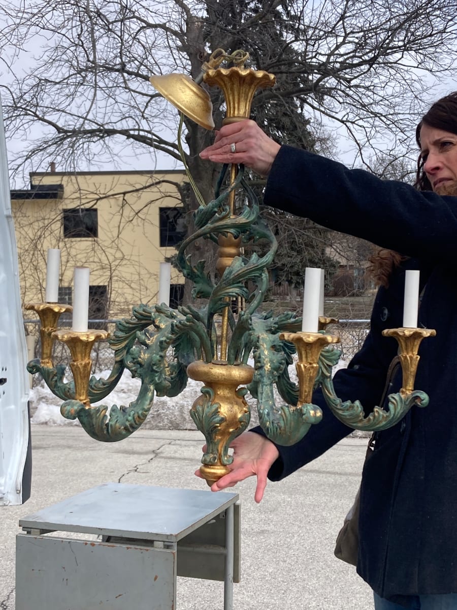 Polychromed wooded Italian chandelier 