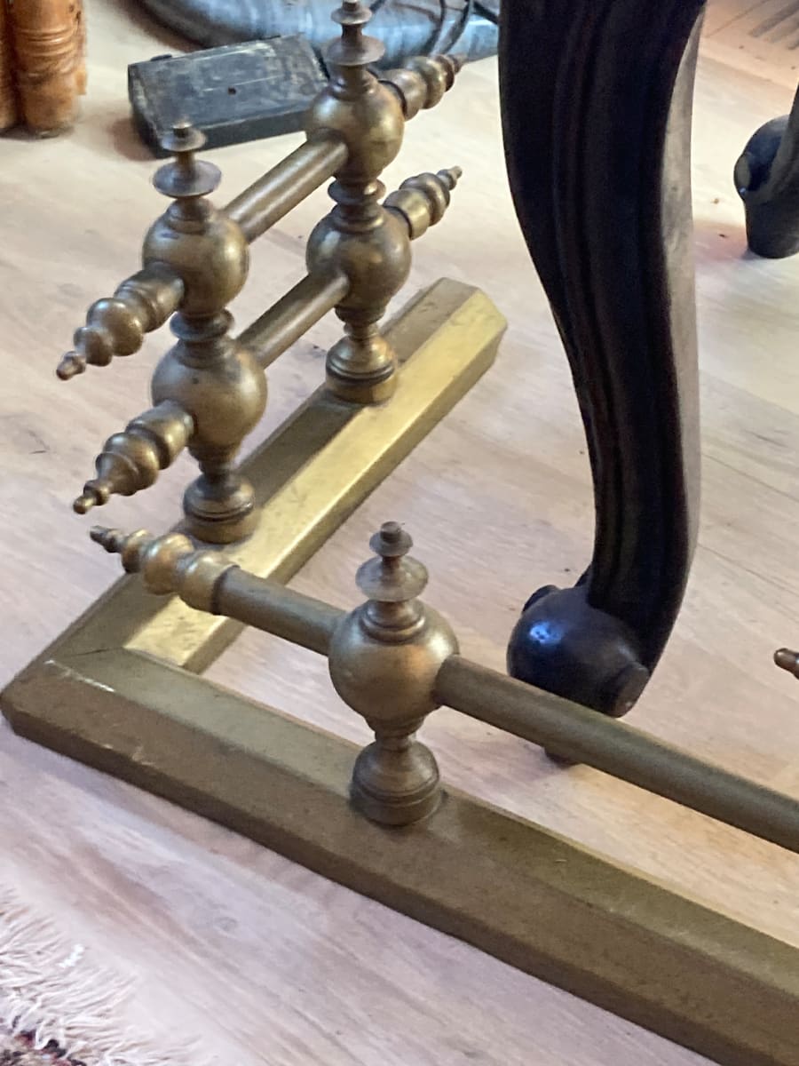 Brass fireplace fender, Image 1.