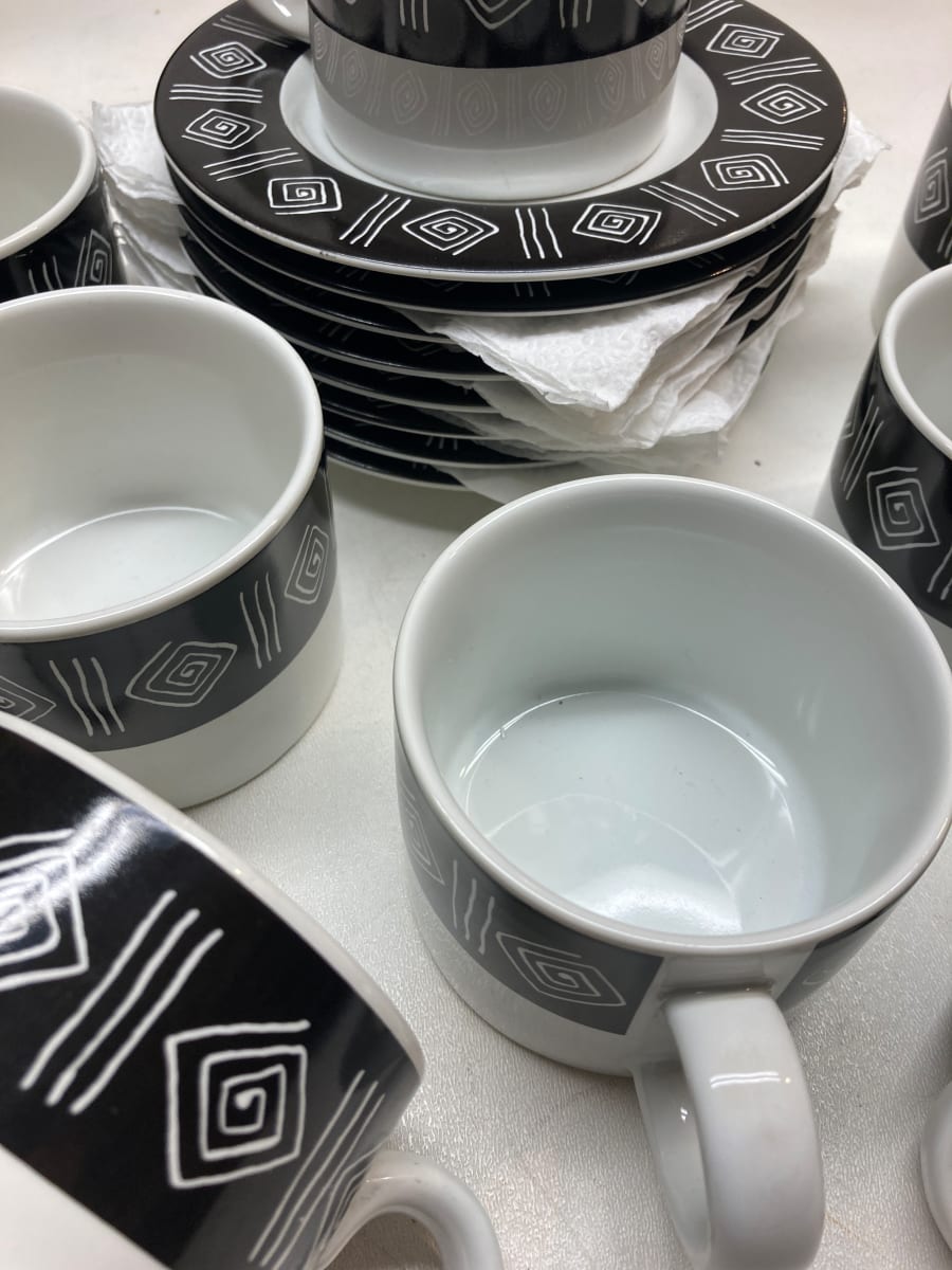 Set of 8 cups and saucers Sakura Sphinx post modern 