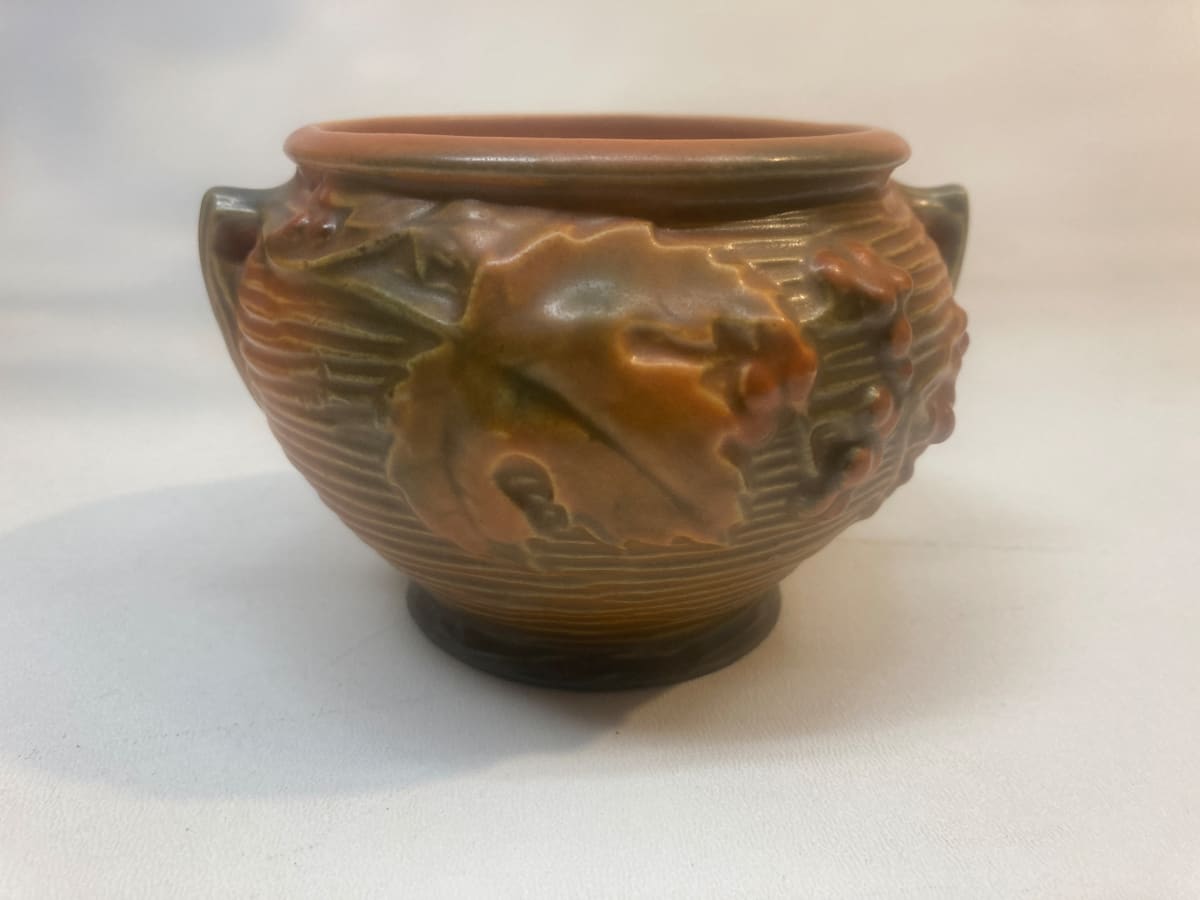 Roseville Bushberry pottery vase, Image 1.