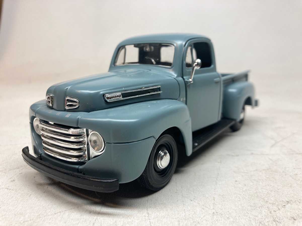 Die cast pick up truck 