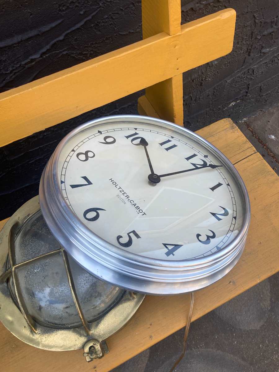 round wall clock in silver 