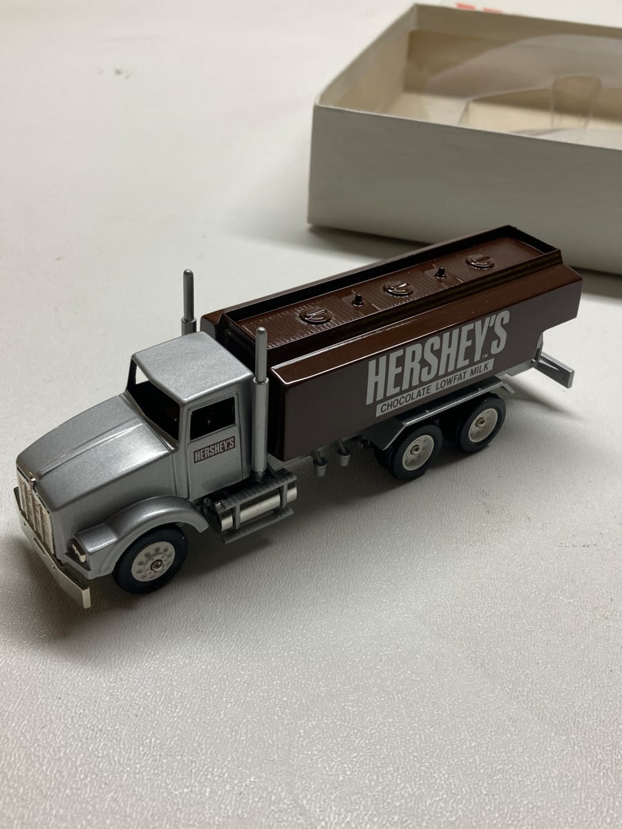 WINROSS Hershey semi truck 