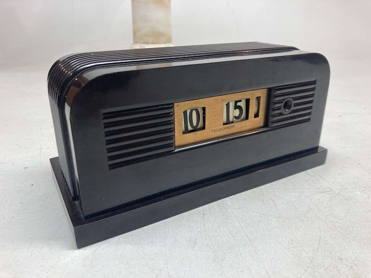 Art Deco Bakelite Telechron table clock, Image 2.