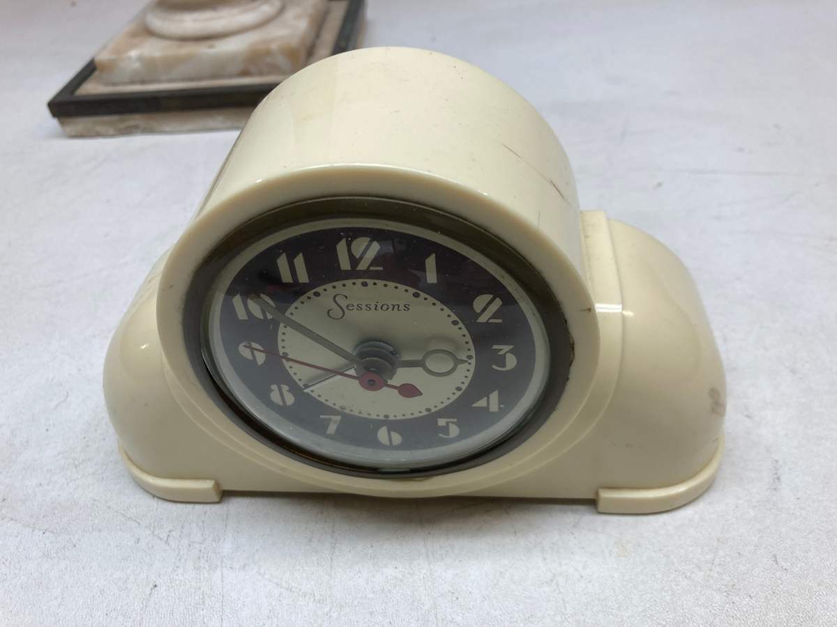 Art Deco Bakelite white table clock, Image 2.