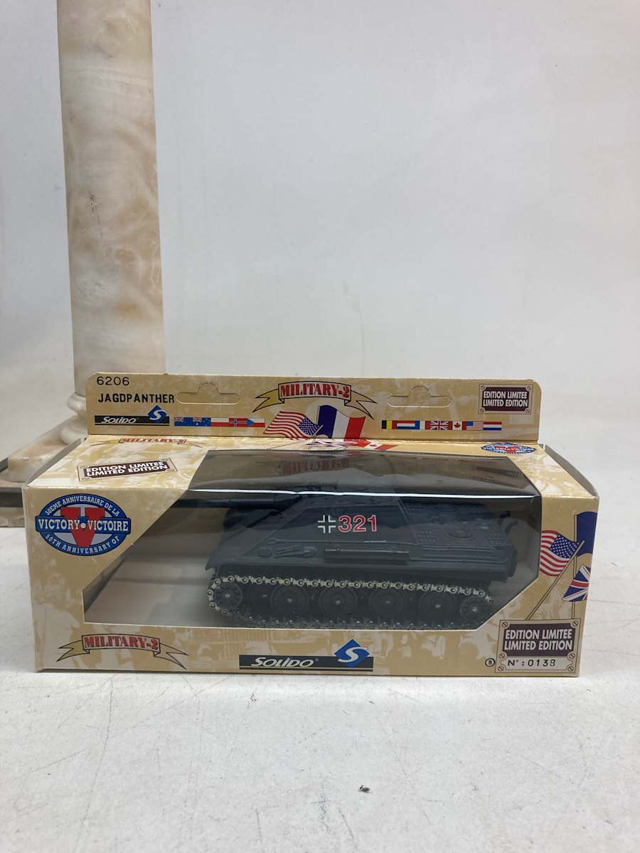 Tank die cast toy 