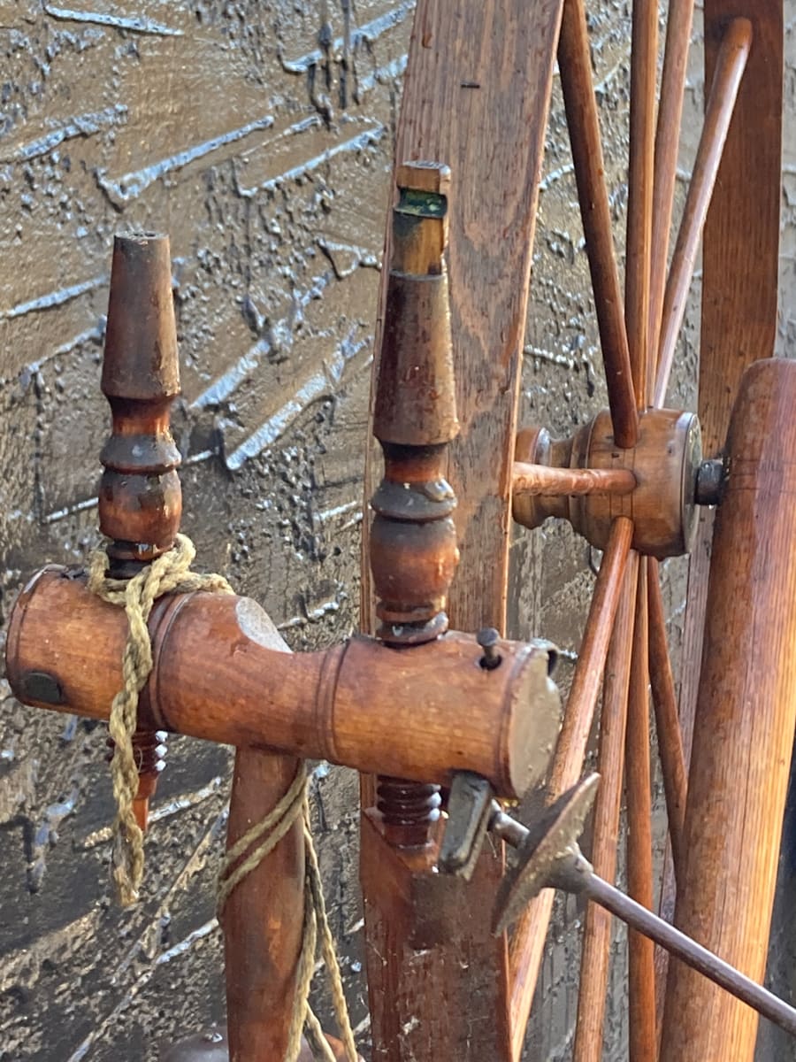 Early spinning wheel, Image 1.