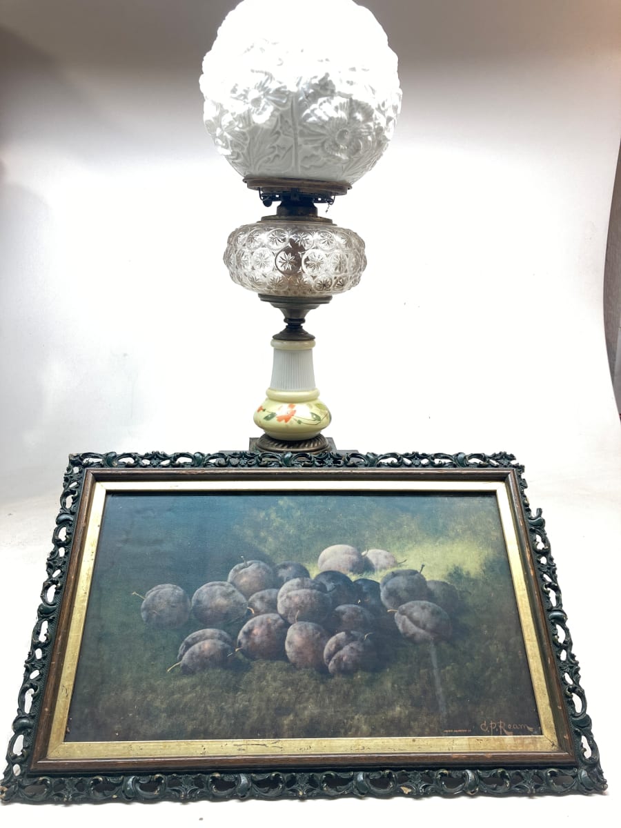 kerosene table lamp with with rose globe, Image 2.