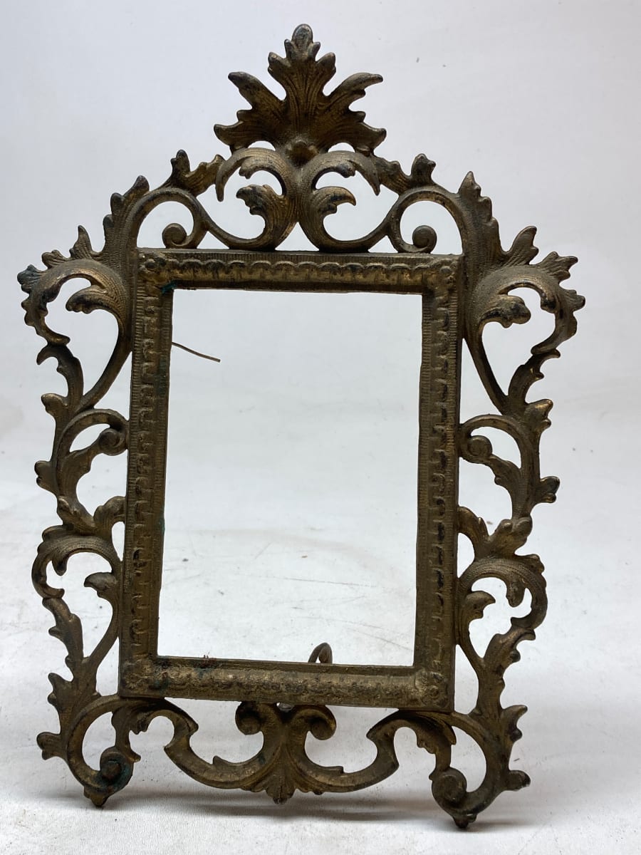 Decorative table top ornate metal dresser frame 