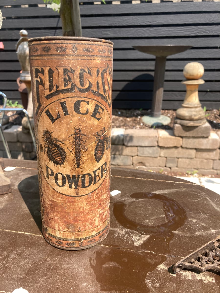 Flecks Lice powder advertisement container 