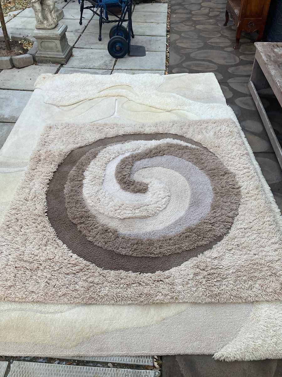 post modern swirl modern wool rug, Image 2.