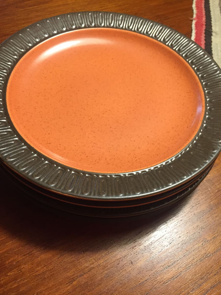 vintage 10" Red Wing Hearthstone dinner plate(s) 