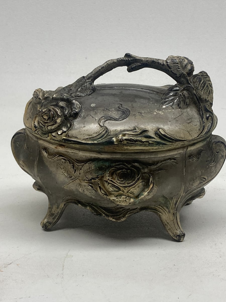 Ornate metal jewelry box, Image 6.