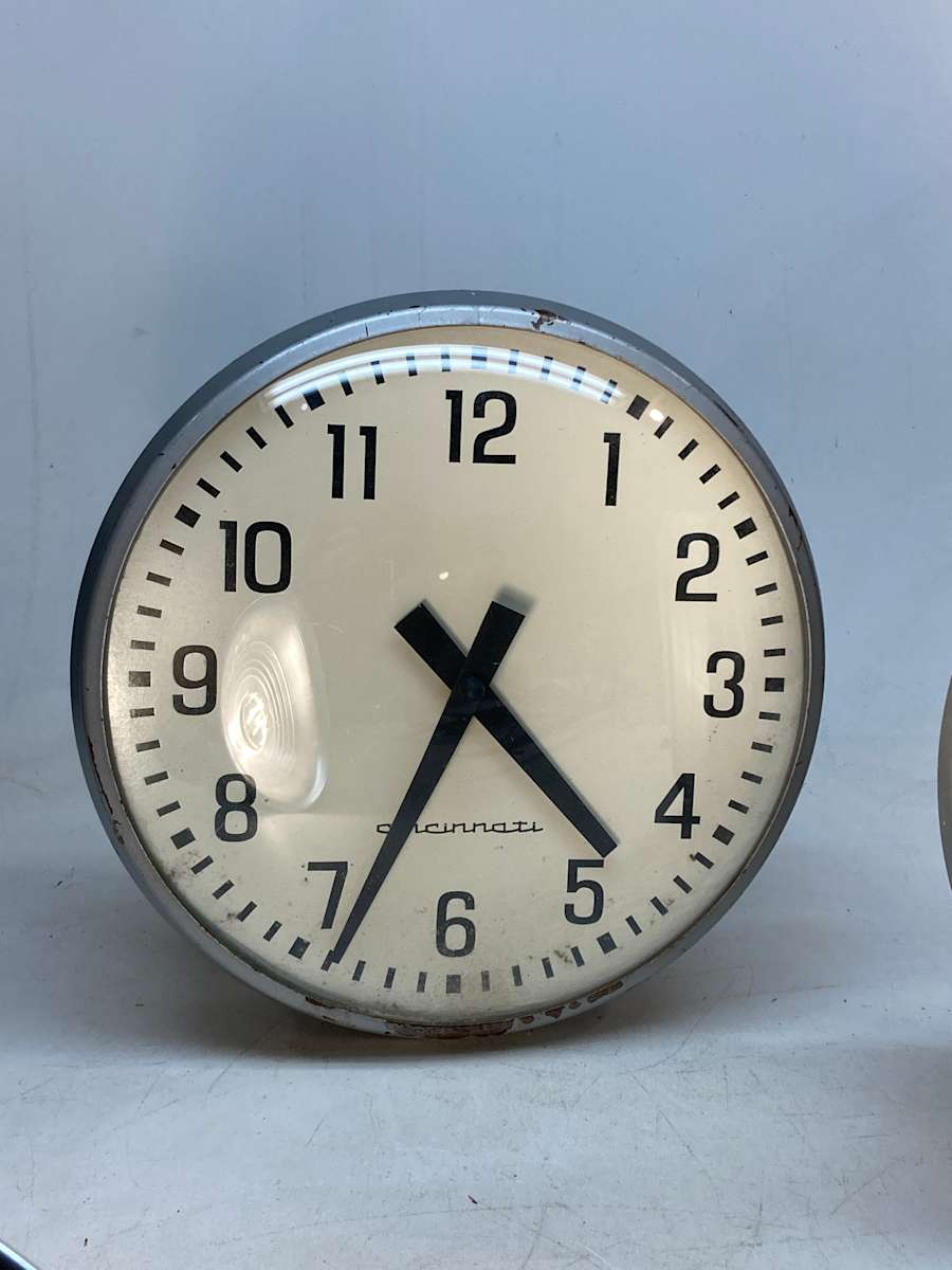vintage round Cincinnati round clock 