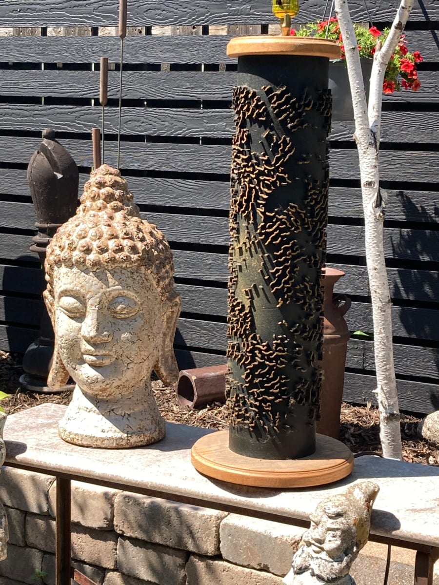 Large wall paper roll table lamp, Image 2.