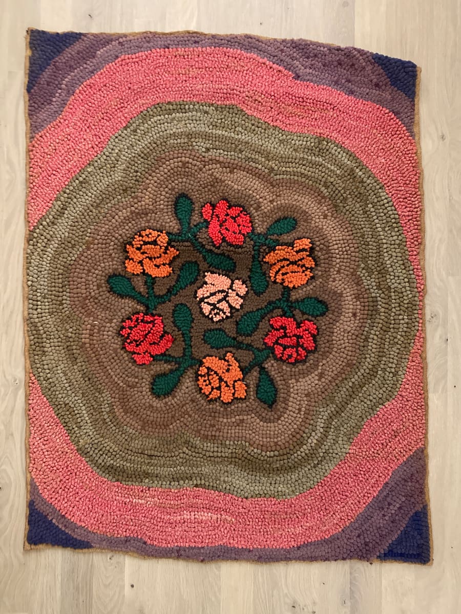 Rose patterned vintage hooked rug, Image 1.