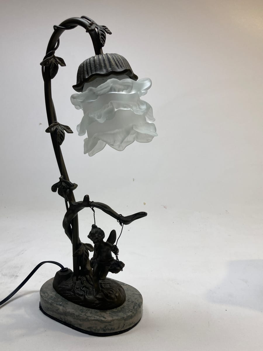 Cherub swinging lamp 