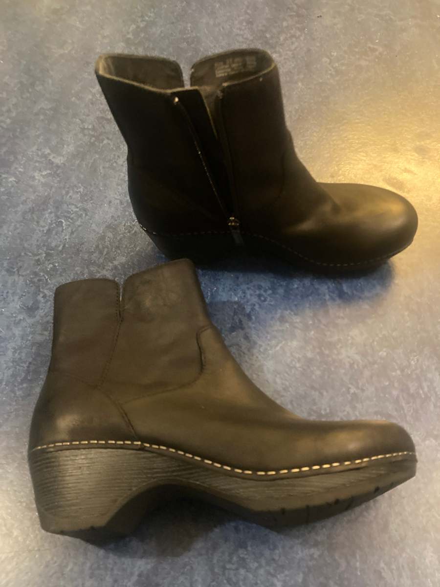 Womens Dansko leather boot size 37 / 7 