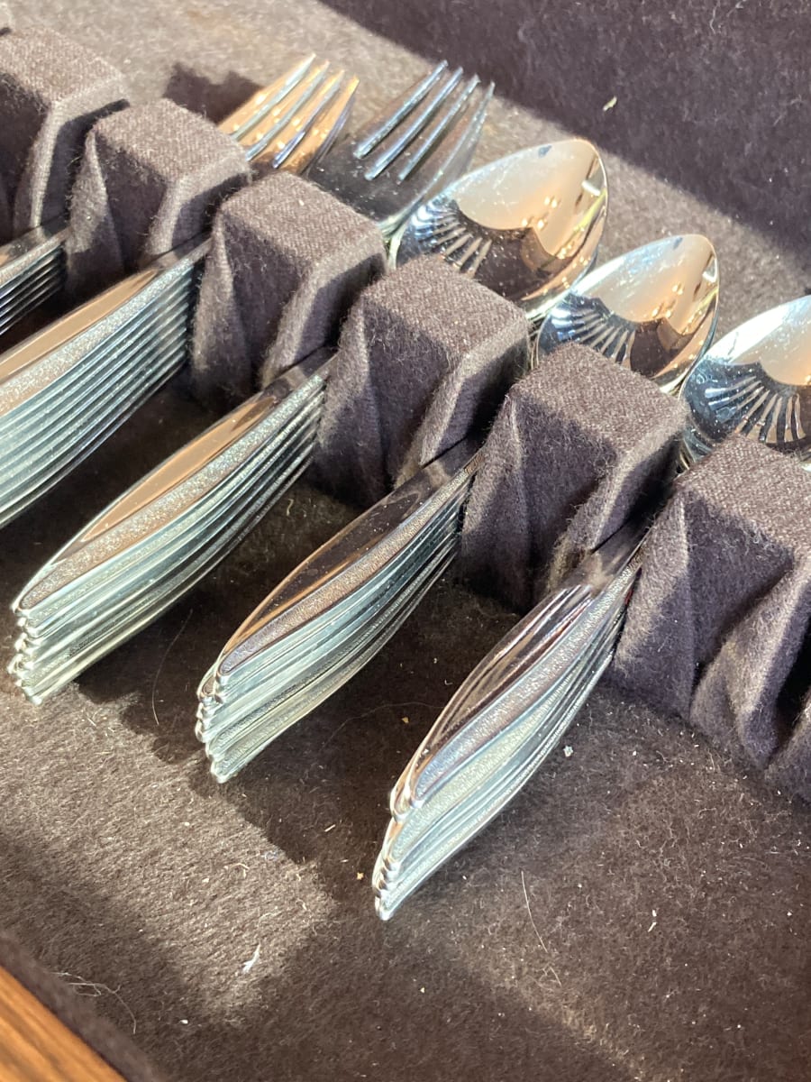 Textura Oneida silverware set 47 pieces 