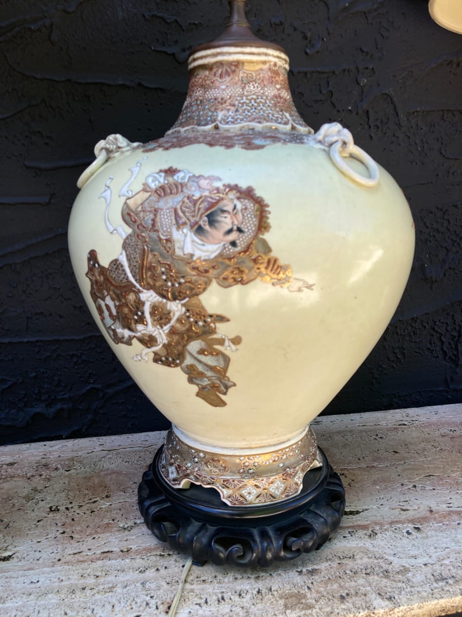 Large Satsuma pottery table lamp, Image 1.
