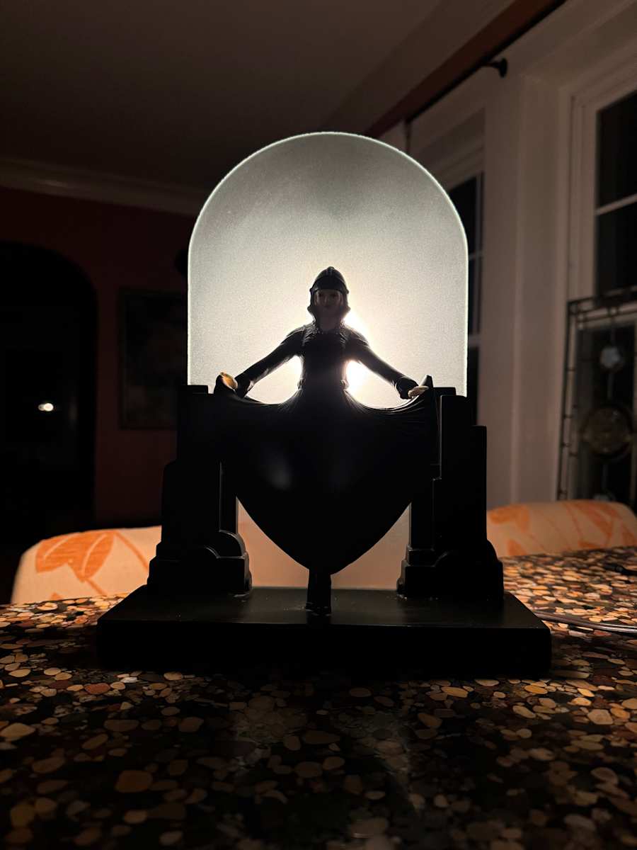 Art Deco figural lamp, Image 1.
