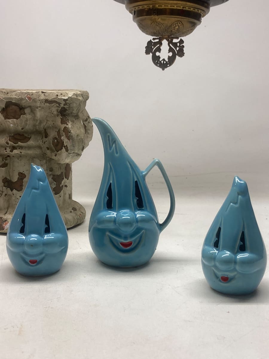 Set of blue water drop salt and pepper pottery 