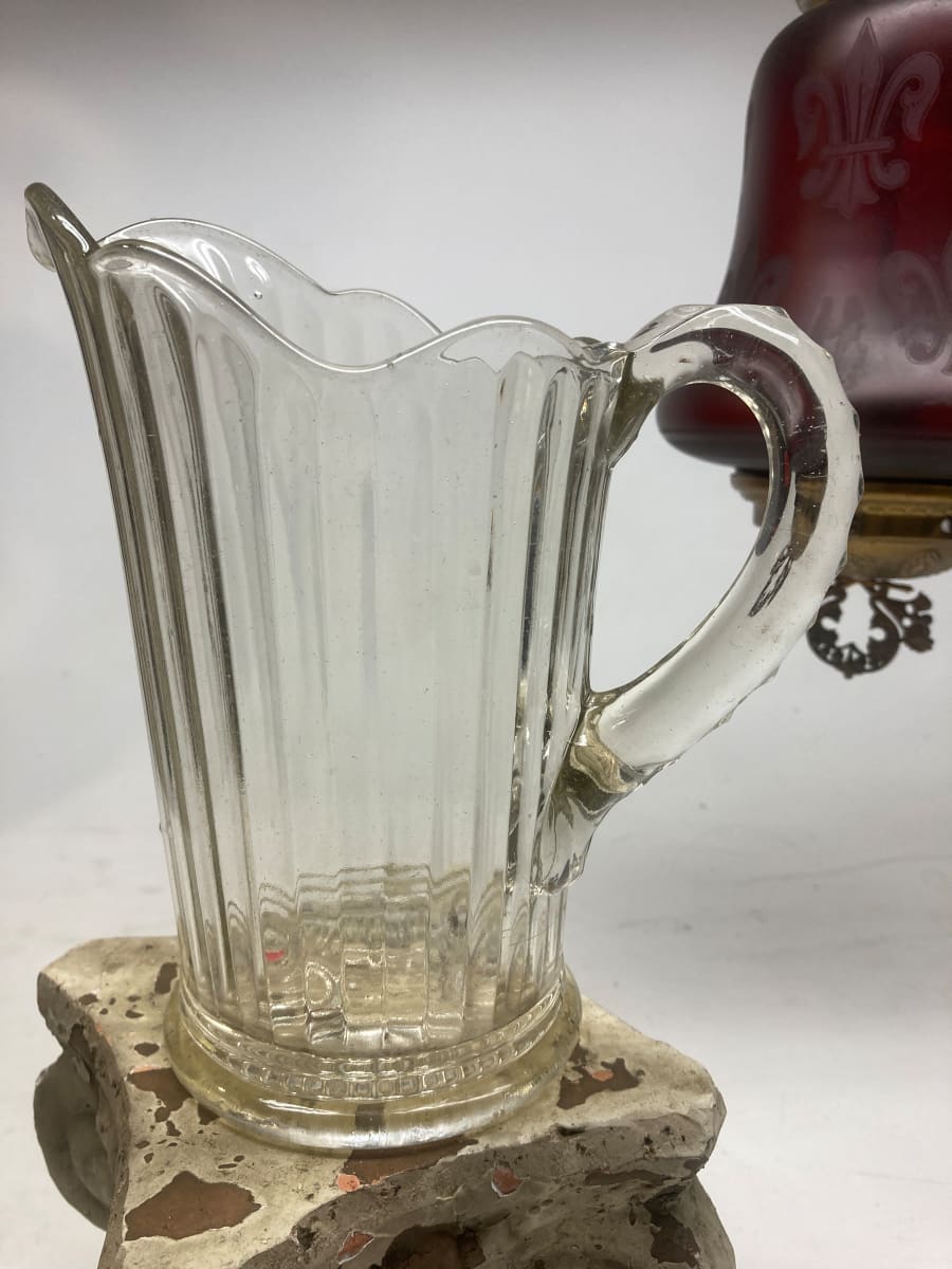 clear glass water pitcher 