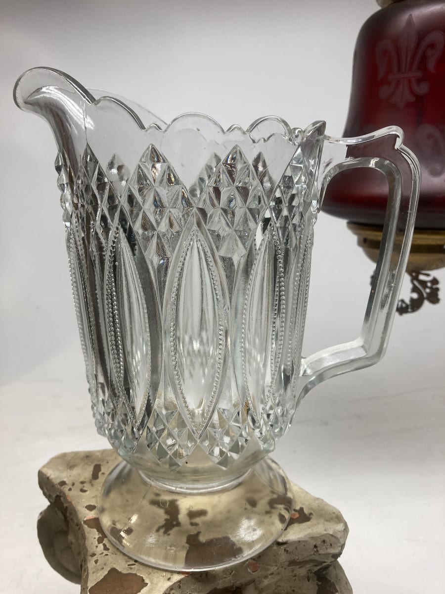 clear glass water pitcher 