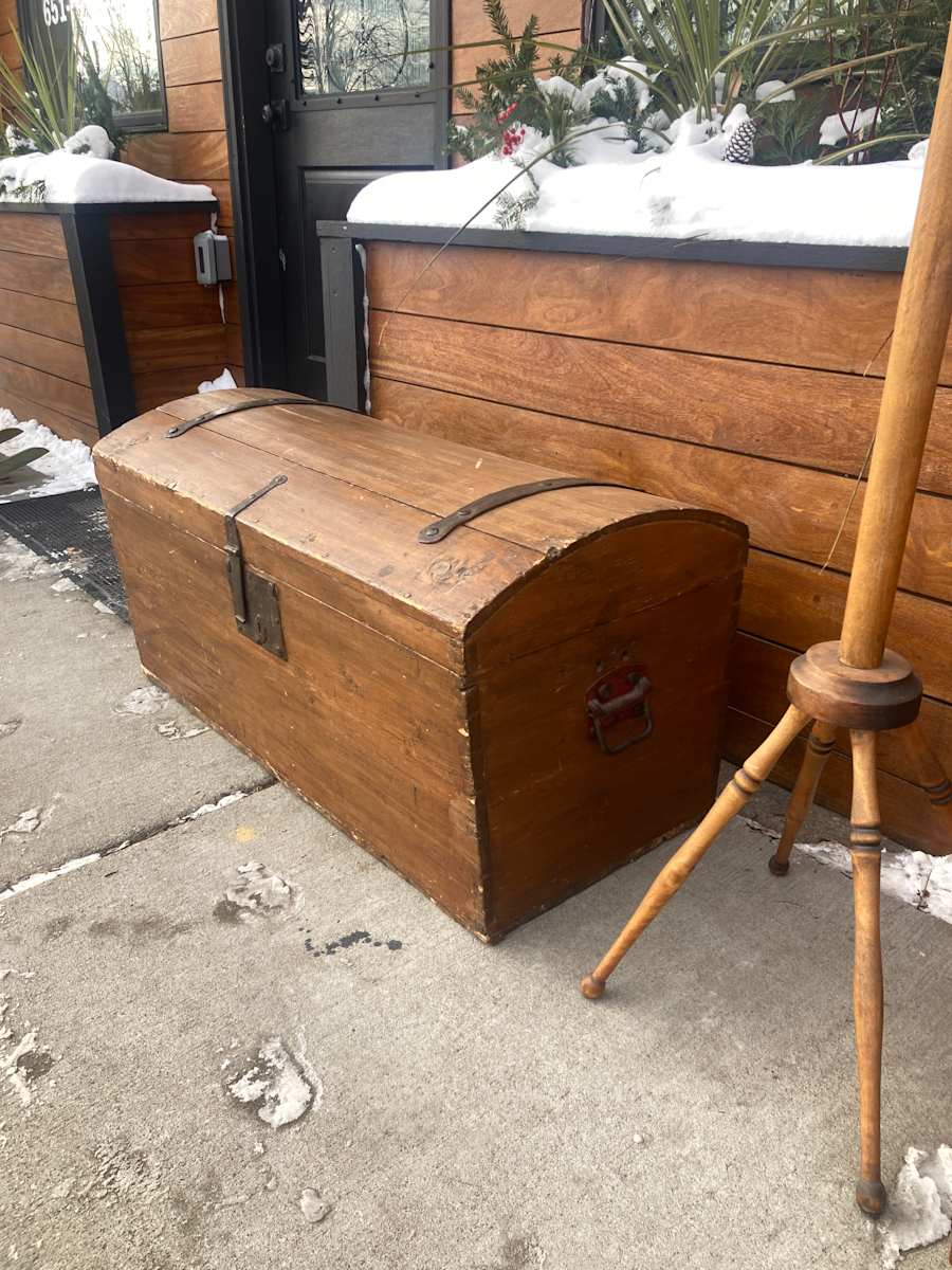 Primitive immigrant trunk 