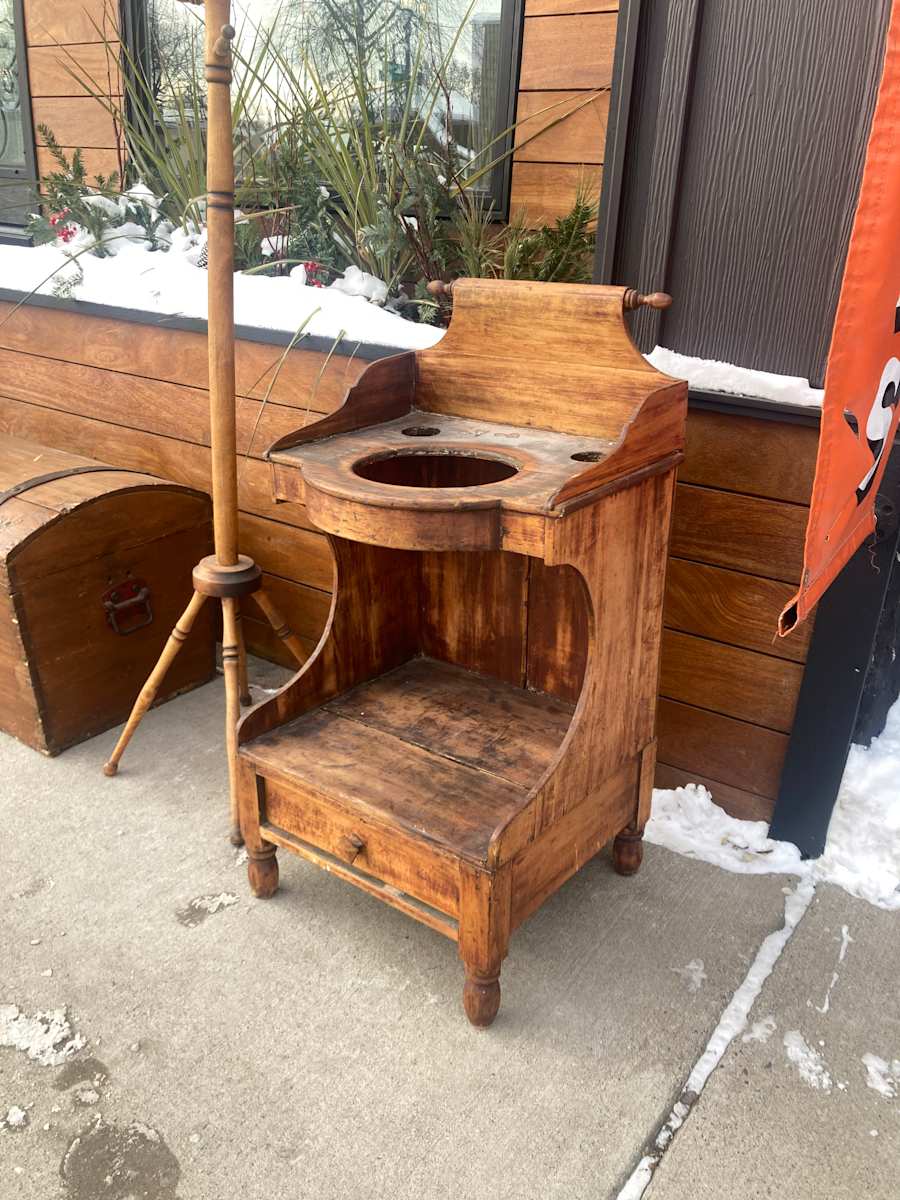 Primitive wash stand 