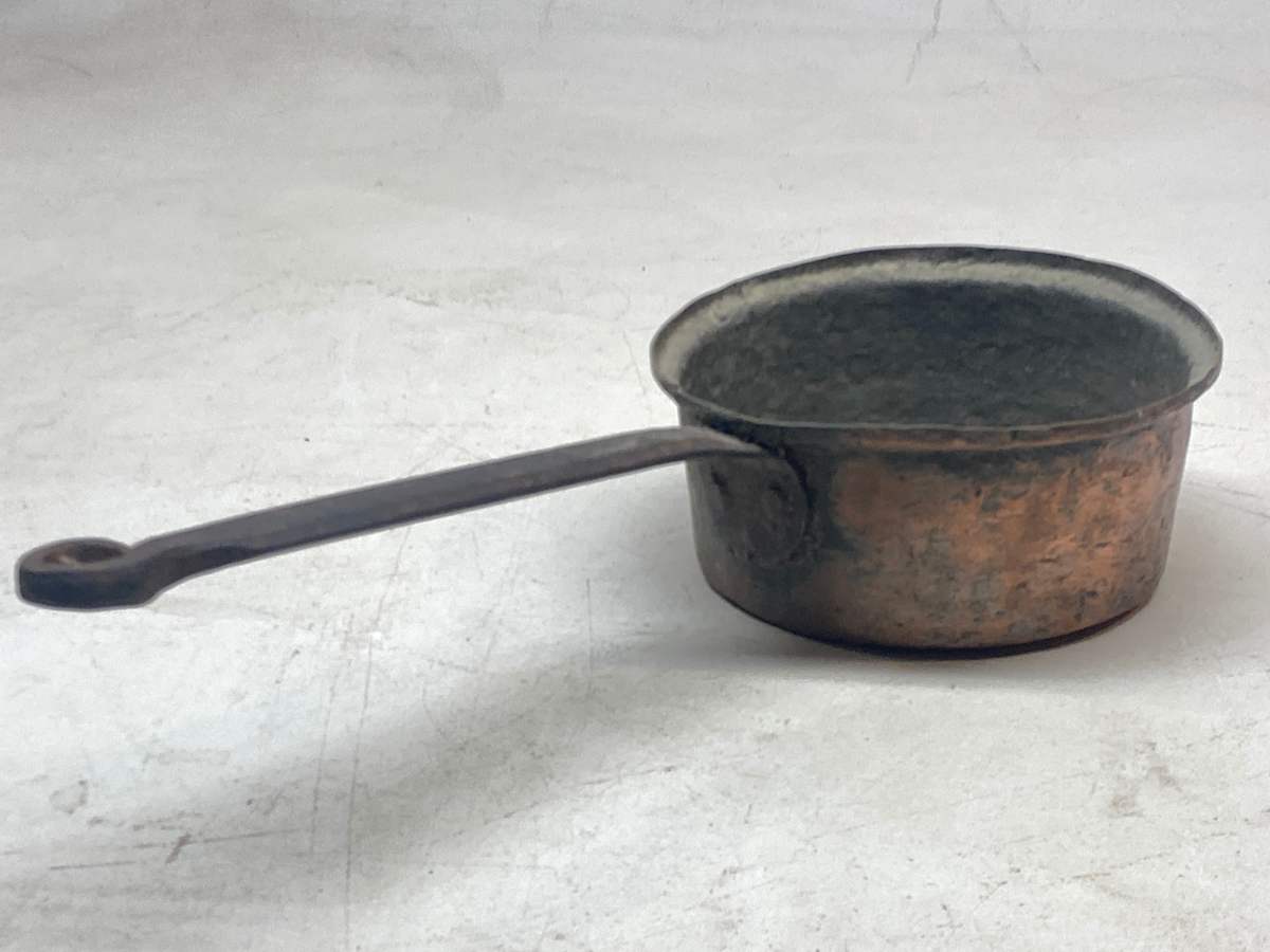 Small vintage copper sauce pan 