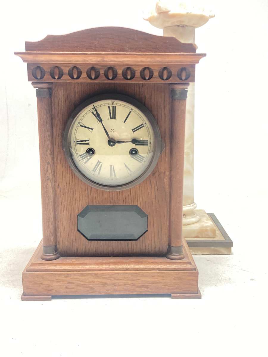 Early American mantle clock, Image 6.