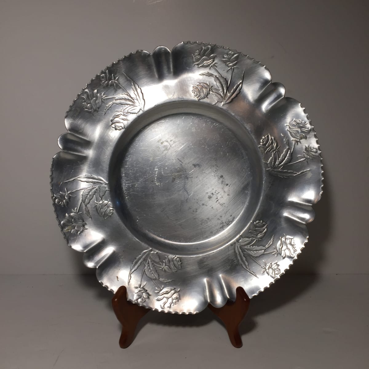 scalloped aluminum mcm platter 