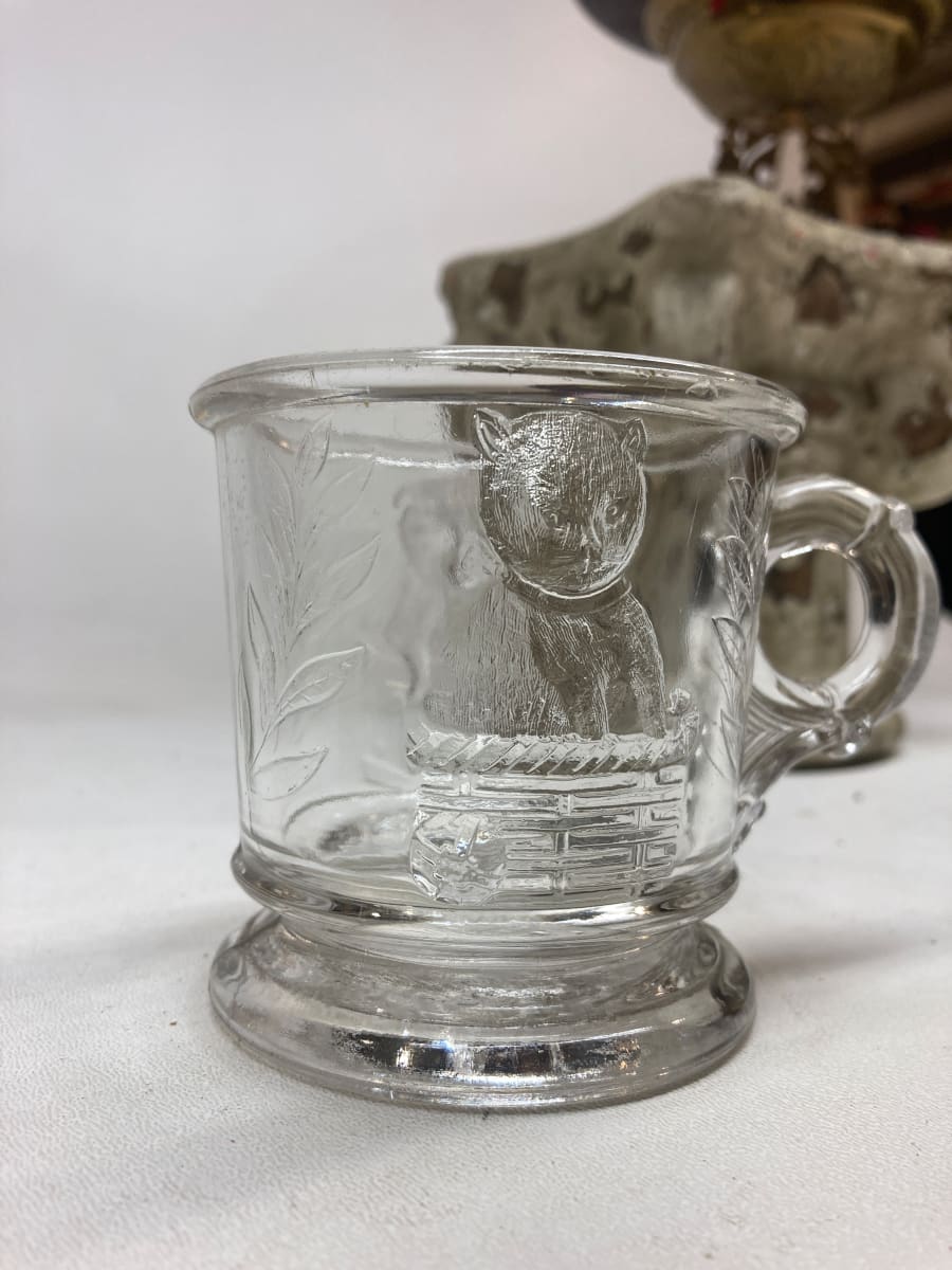 EAPG clear glass animal mug, Image 3.