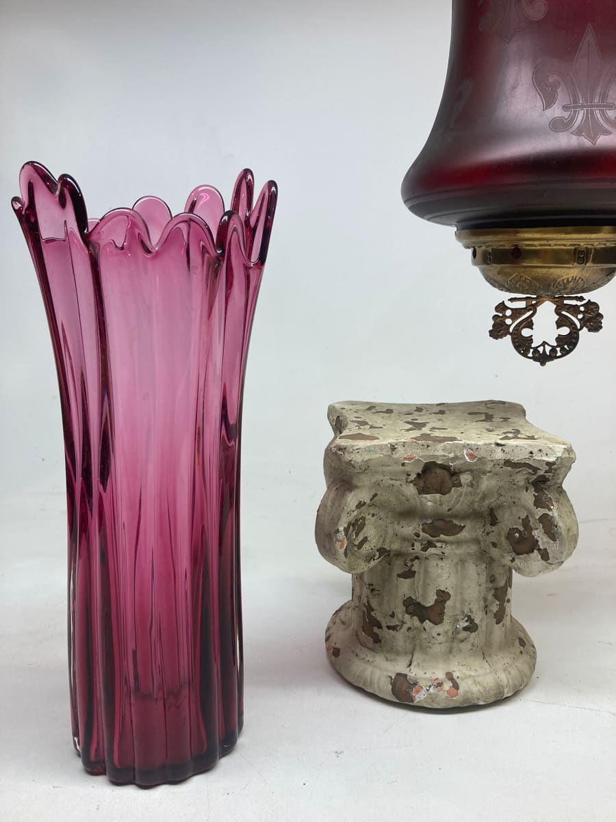 Raspberry glass finger vase, Image 2.