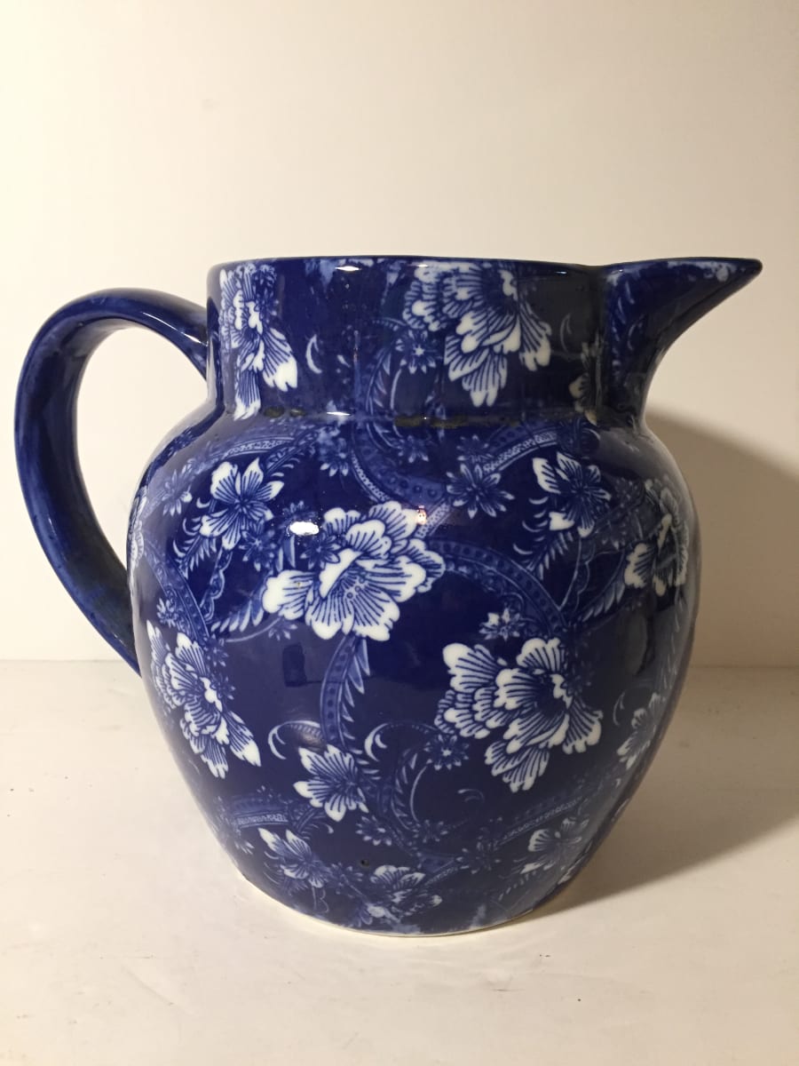 Blue and white pottery pitcher, Image 4.