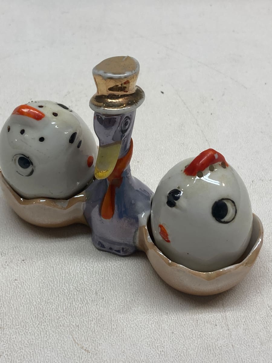 Japanese pottery bird salt and pepper, Image 2.