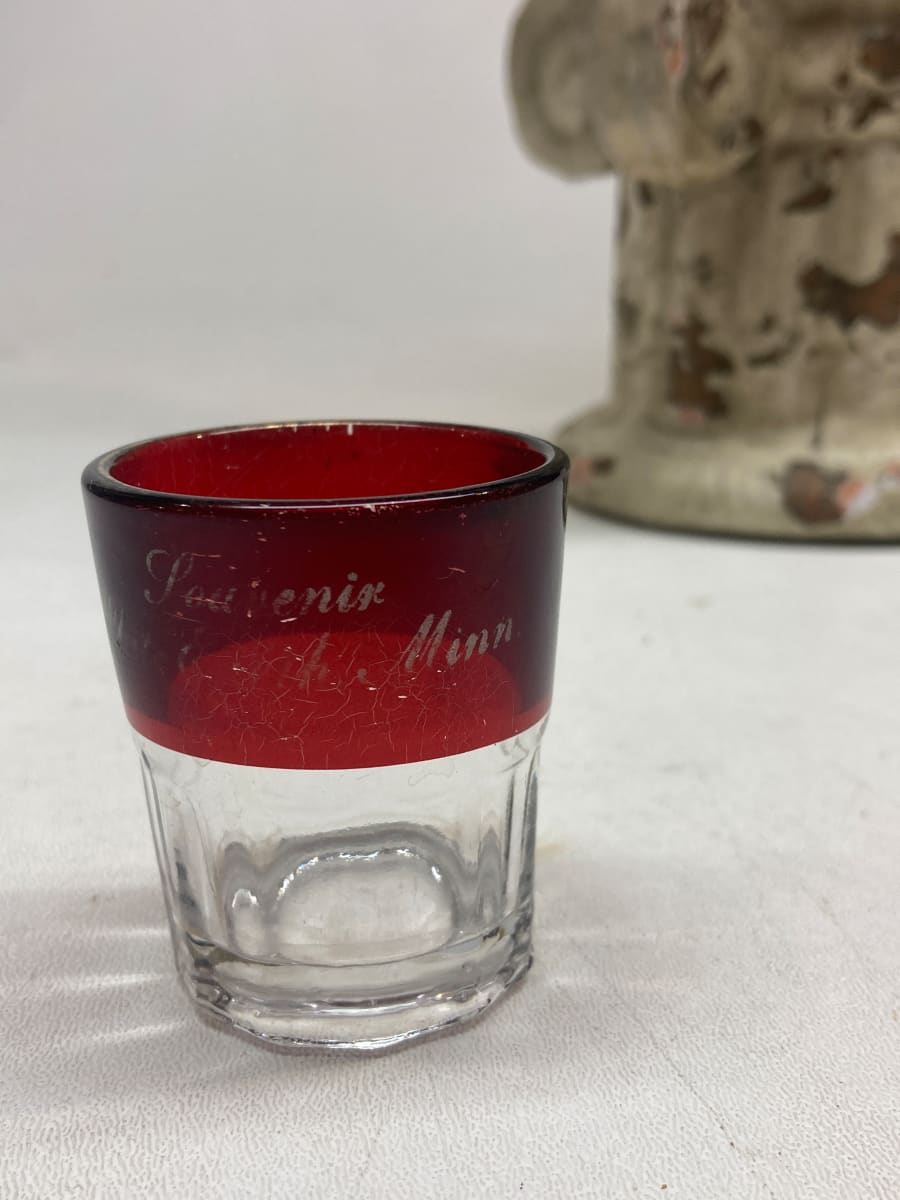 souvenir Ruby flashed shot glass 