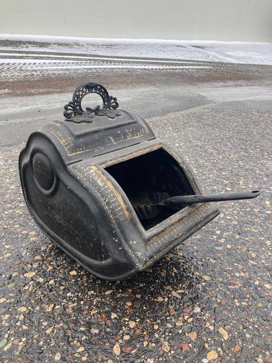 Vintage coal hod, Image 3.